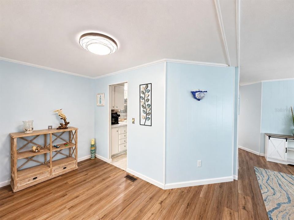 На продажу: $164,900 (2 спален, 2 ванн, 1689 Квадратных фут)