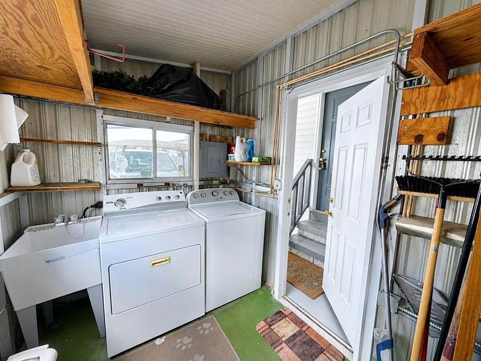 На продажу: $164,900 (2 спален, 2 ванн, 1689 Квадратных фут)
