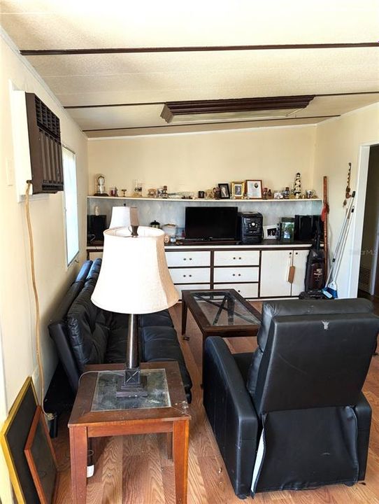 For Sale: $55,000 (2 beds, 1 baths, 1032 Square Feet)