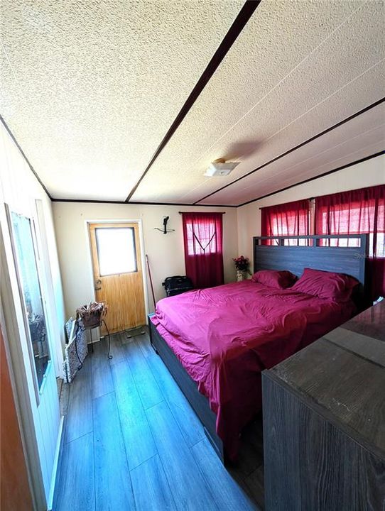 For Sale: $55,000 (2 beds, 1 baths, 1032 Square Feet)