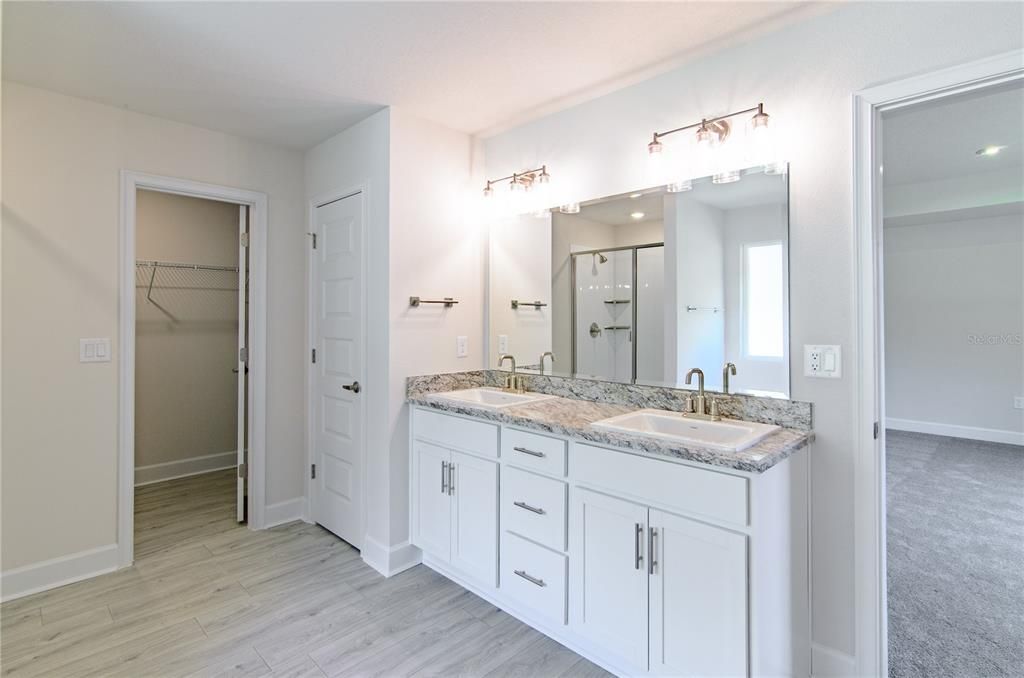 Activo con contrato: $415,900 (4 camas, 3 baños, 3000 Pies cuadrados)