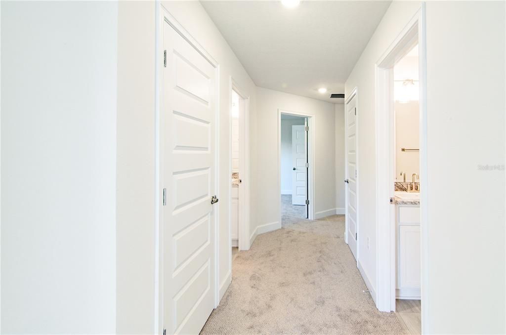 Activo con contrato: $415,900 (4 camas, 3 baños, 3000 Pies cuadrados)