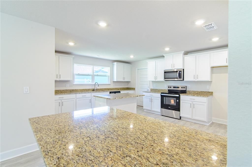 Activo con contrato: $415,900 (4 camas, 3 baños, 3000 Pies cuadrados)