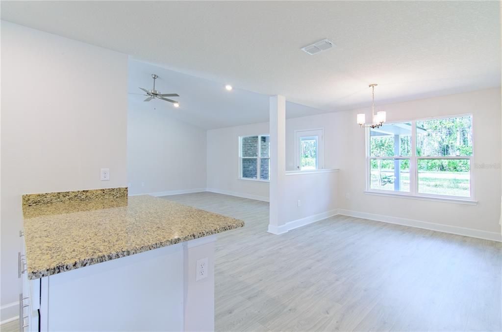 Activo con contrato: $415,900 (4 camas, 3 baños, 3000 Pies cuadrados)
