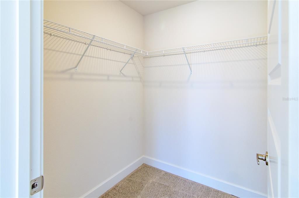 Activo con contrato: $415,900 (4 camas, 3 baños, 3000 Pies cuadrados)