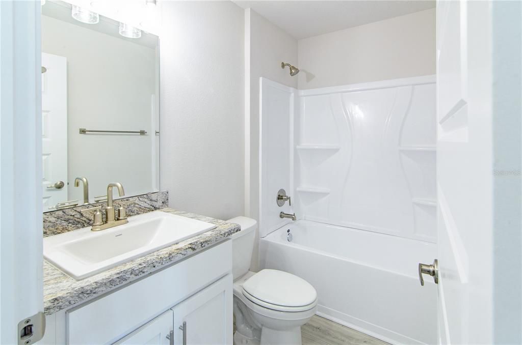 Activo con contrato: $415,900 (4 camas, 3 baños, 3000 Pies cuadrados)