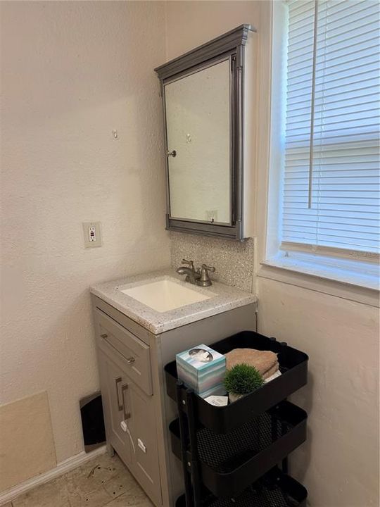 Active With Contract: $135,000 (1 beds, 1 baths, 480 Square Feet)