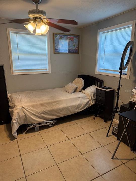 Active With Contract: $135,000 (1 beds, 1 baths, 480 Square Feet)