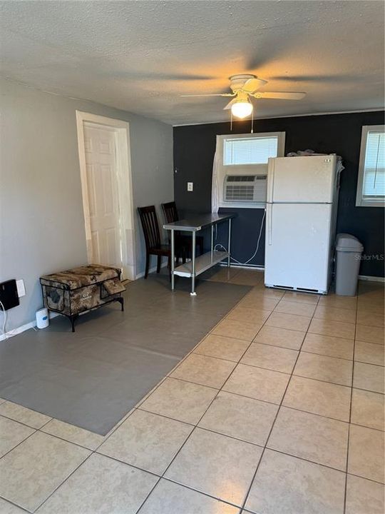 Active With Contract: $135,000 (1 beds, 1 baths, 480 Square Feet)