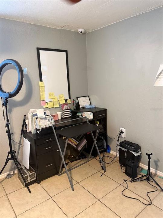 Active With Contract: $135,000 (1 beds, 1 baths, 480 Square Feet)