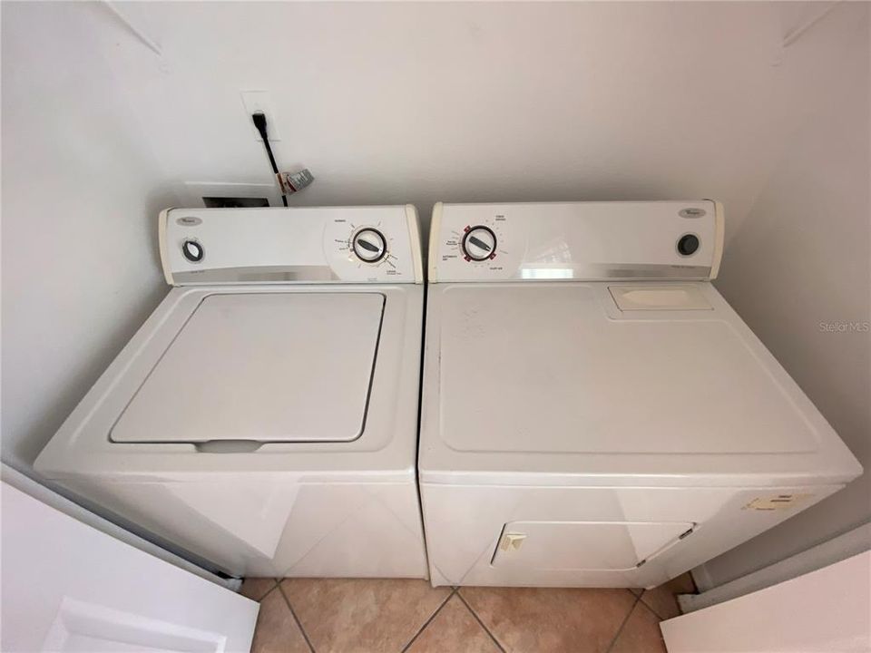 Activo con contrato: $2,300 (3 camas, 2 baños, 1248 Pies cuadrados)