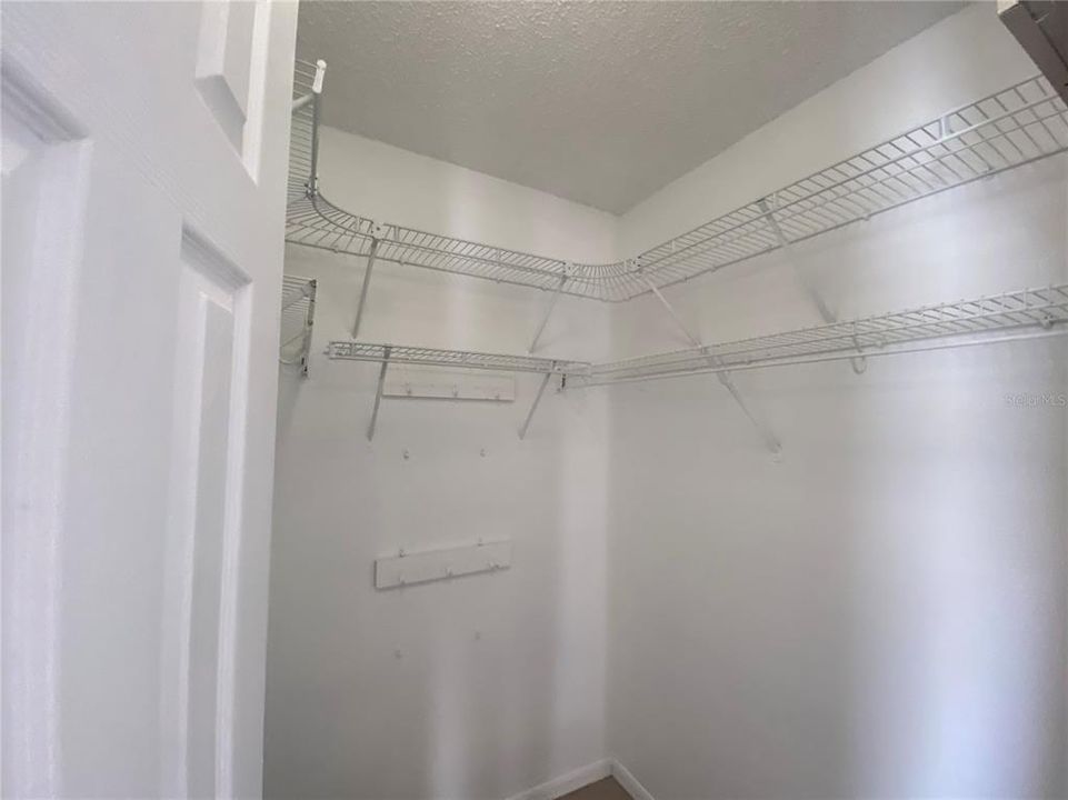 Activo con contrato: $2,300 (3 camas, 2 baños, 1248 Pies cuadrados)