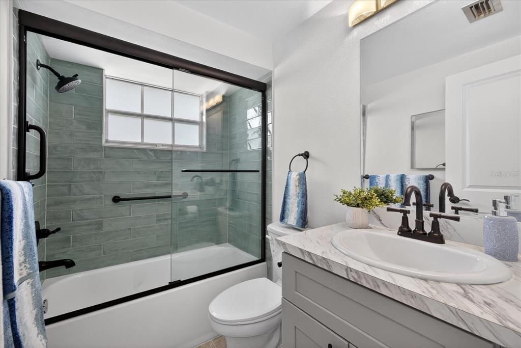 For Sale: $149,000 (2 beds, 2 baths, 1050 Square Feet)