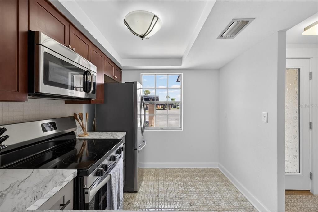 For Sale: $149,000 (2 beds, 2 baths, 1050 Square Feet)