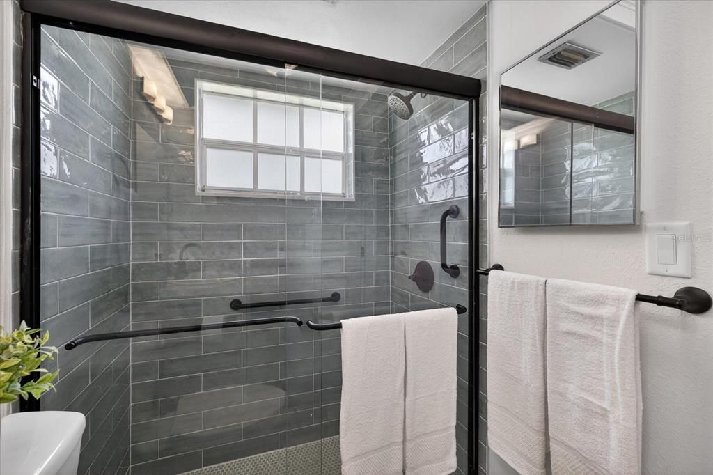 For Sale: $149,000 (2 beds, 2 baths, 1050 Square Feet)