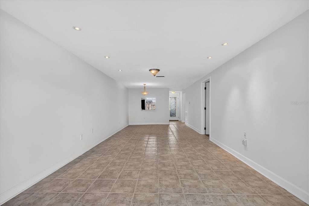 For Sale: $149,000 (2 beds, 2 baths, 1050 Square Feet)