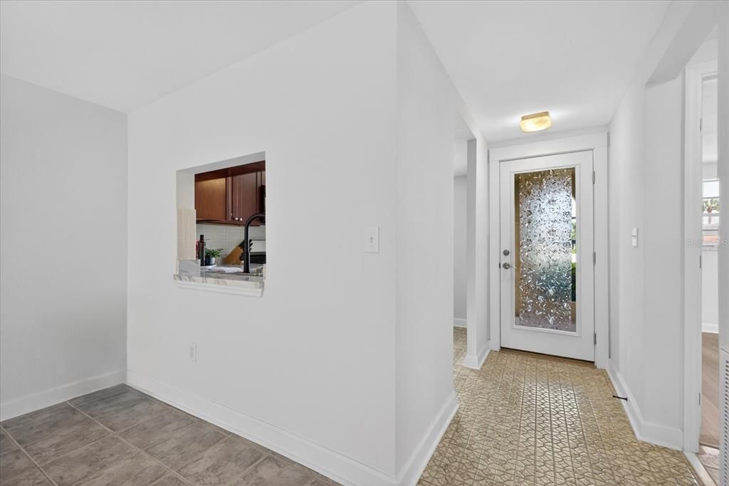 For Sale: $149,000 (2 beds, 2 baths, 1050 Square Feet)