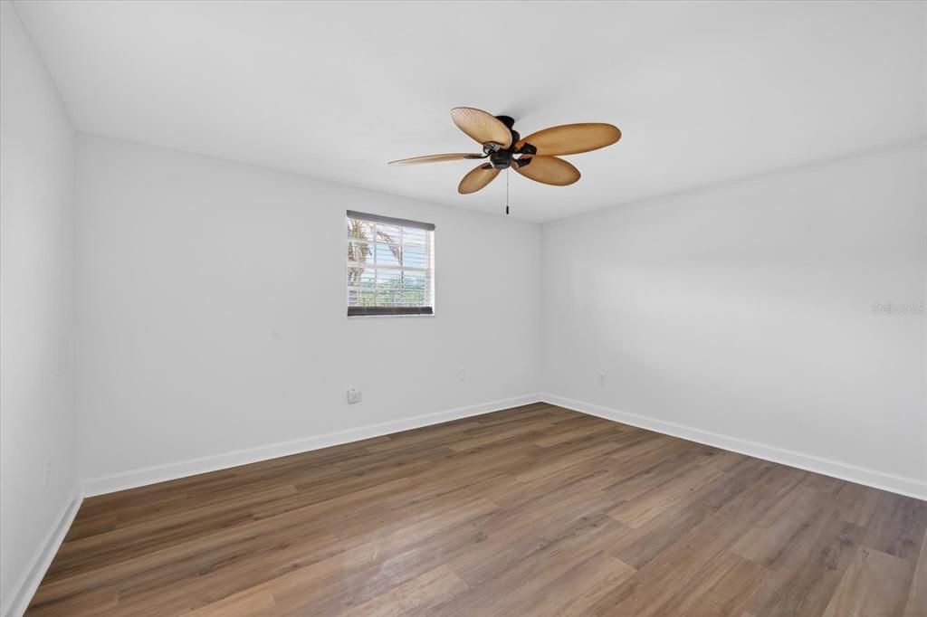 For Sale: $149,000 (2 beds, 2 baths, 1050 Square Feet)