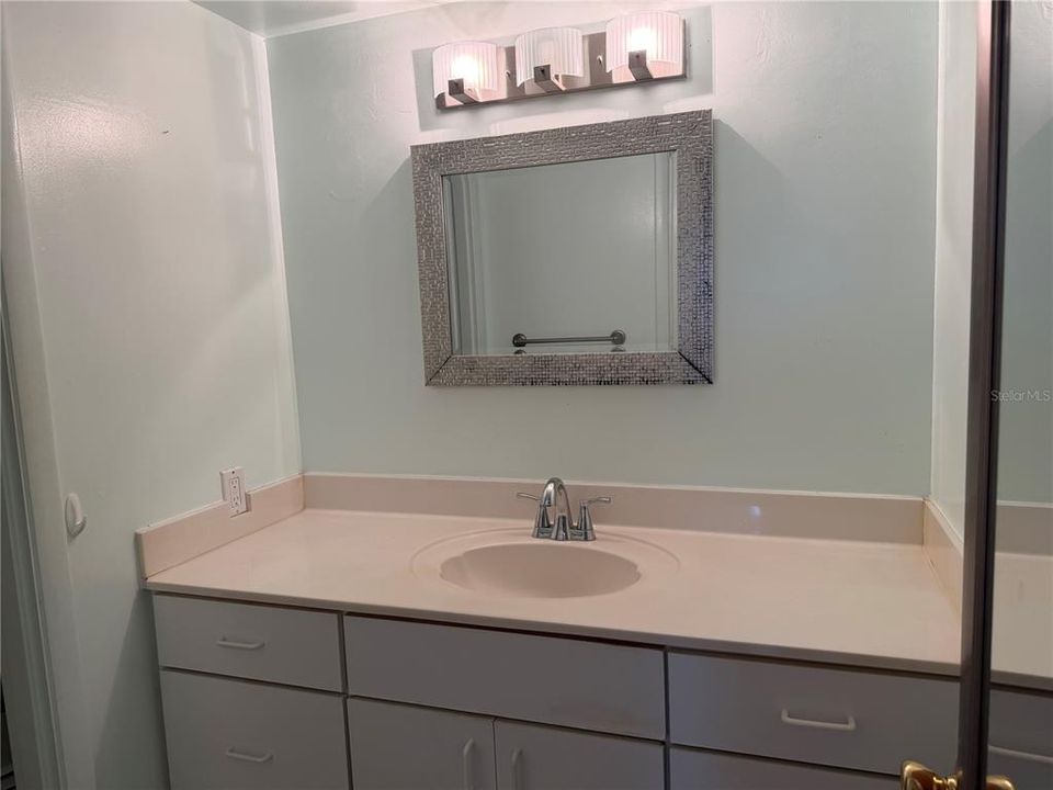 В аренду: $1,600 (2 спален, 1 ванн, 954 Квадратных фут)