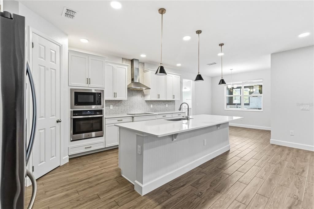 For Sale: $920,000 (5 beds, 4 baths, 3319 Square Feet)