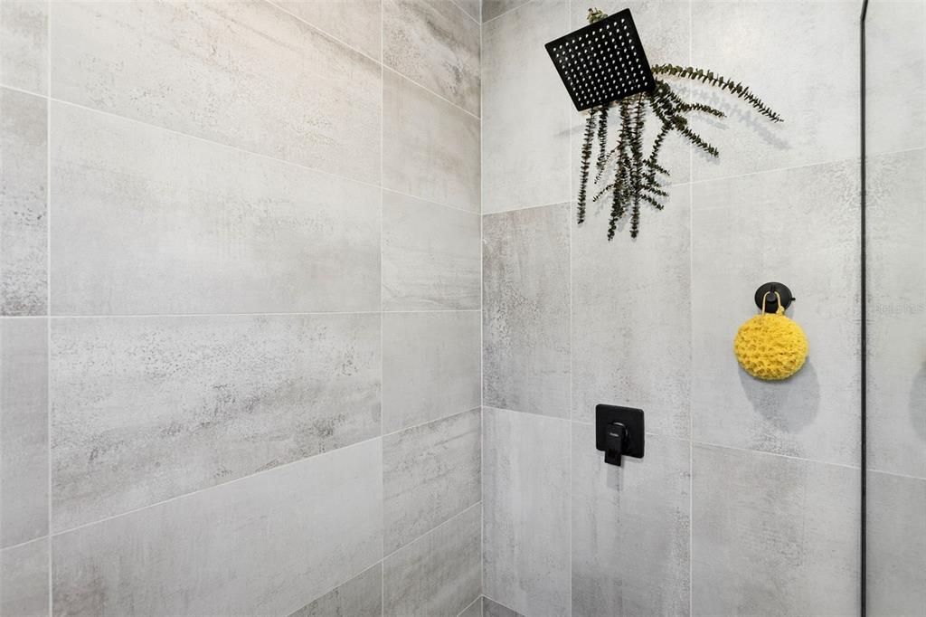 Activo con contrato: $424,900 (3 camas, 2 baños, 1400 Pies cuadrados)