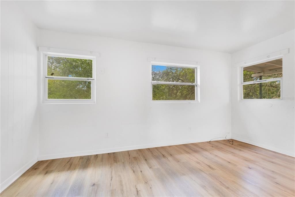 Activo con contrato: $325,000 (4 camas, 0 baños, 1200 Pies cuadrados)