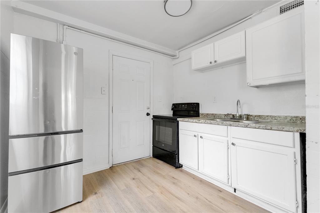 Activo con contrato: $325,000 (4 camas, 0 baños, 1200 Pies cuadrados)