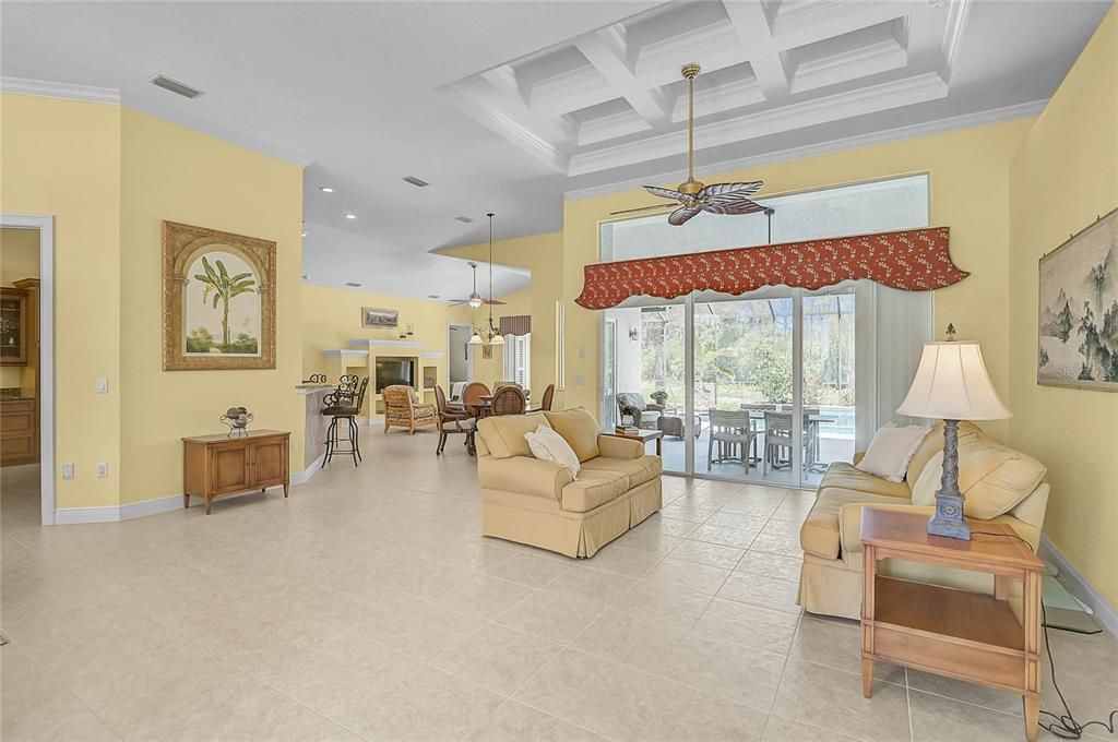 Activo con contrato: $699,000 (4 camas, 3 baños, 2818 Pies cuadrados)