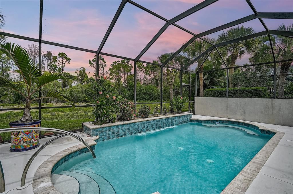 Activo con contrato: $699,000 (4 camas, 3 baños, 2818 Pies cuadrados)