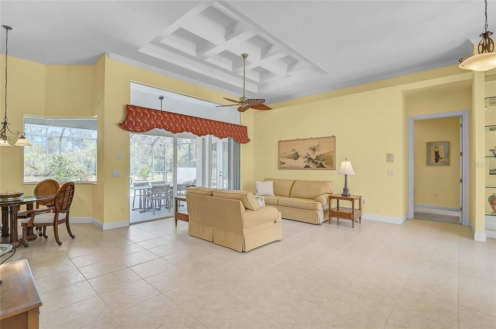 Activo con contrato: $699,000 (4 camas, 3 baños, 2818 Pies cuadrados)