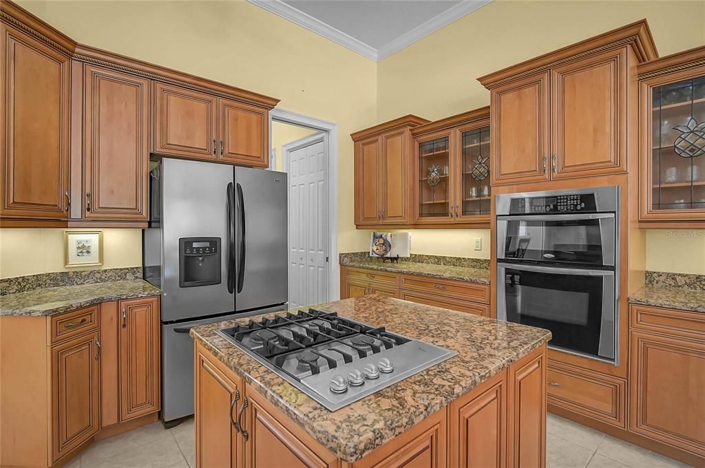 Activo con contrato: $699,000 (4 camas, 3 baños, 2818 Pies cuadrados)