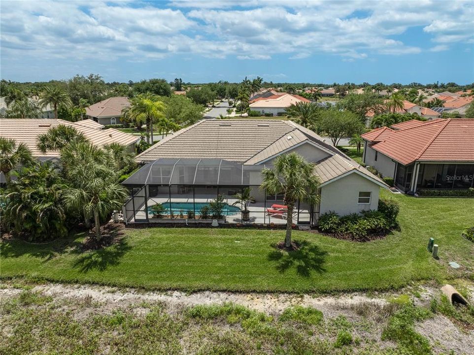 Activo con contrato: $699,000 (4 camas, 3 baños, 2818 Pies cuadrados)