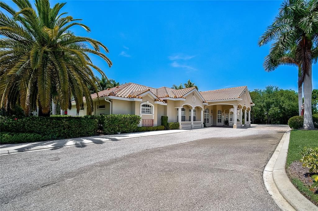 Activo con contrato: $699,000 (4 camas, 3 baños, 2818 Pies cuadrados)