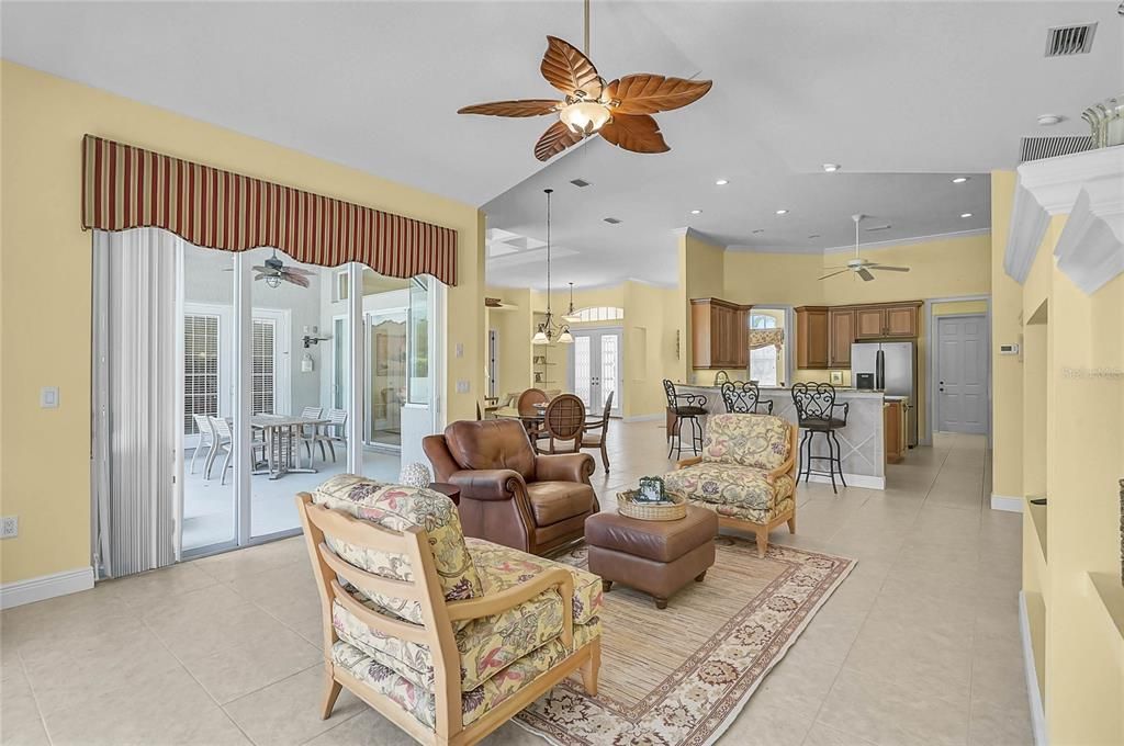 Activo con contrato: $699,000 (4 camas, 3 baños, 2818 Pies cuadrados)