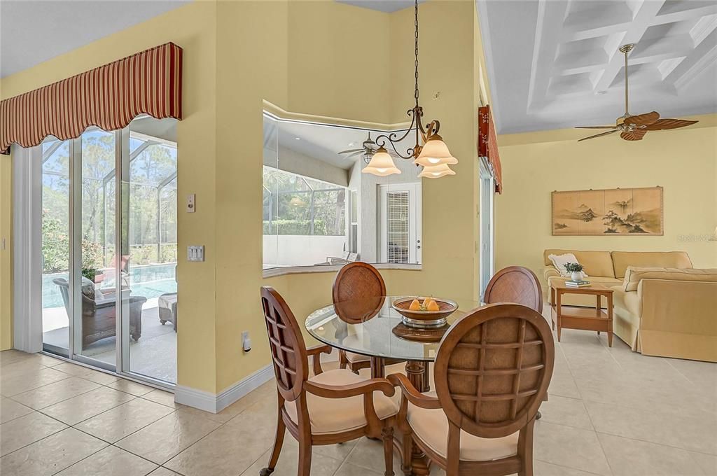 Activo con contrato: $699,000 (4 camas, 3 baños, 2818 Pies cuadrados)