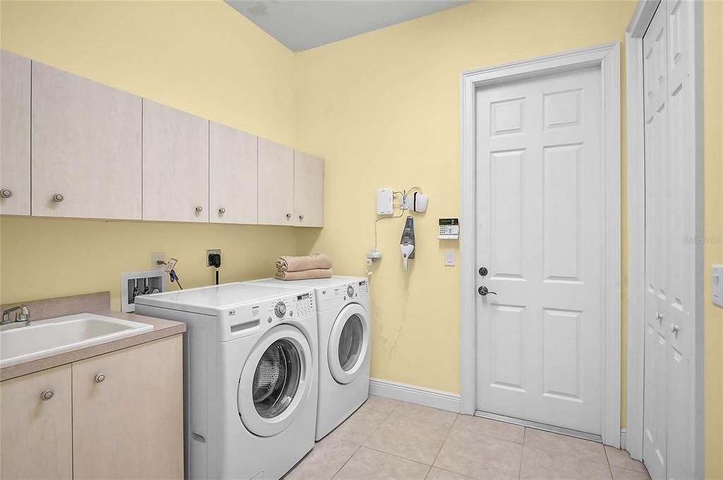 Activo con contrato: $699,000 (4 camas, 3 baños, 2818 Pies cuadrados)