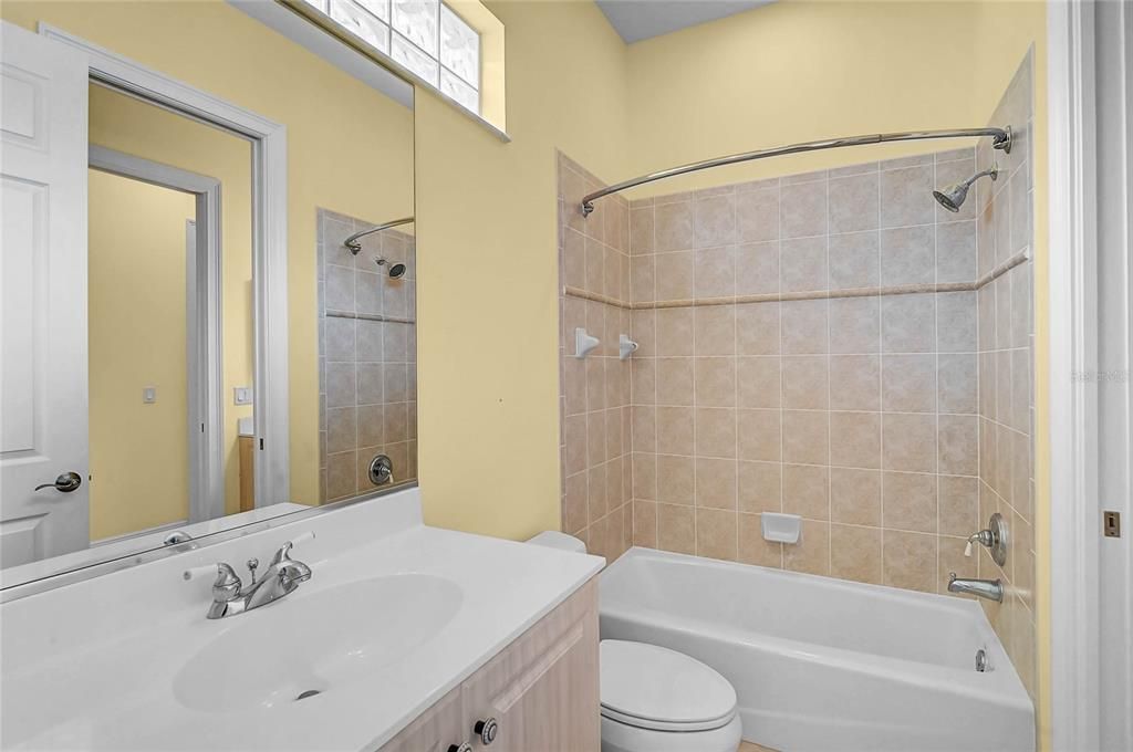 Activo con contrato: $699,000 (4 camas, 3 baños, 2818 Pies cuadrados)