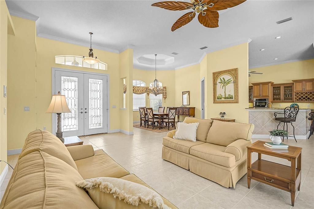 Activo con contrato: $699,000 (4 camas, 3 baños, 2818 Pies cuadrados)