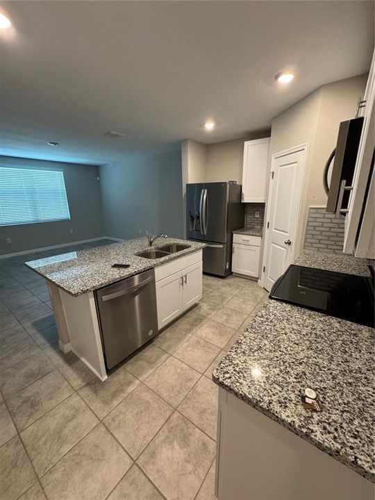 For Rent: $2,100 (3 beds, 2 baths, 1539 Square Feet)