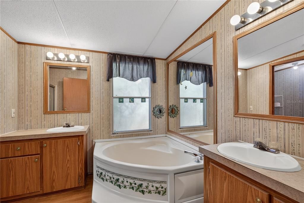 На продажу: $160,000 (3 спален, 2 ванн, 1350 Квадратных фут)