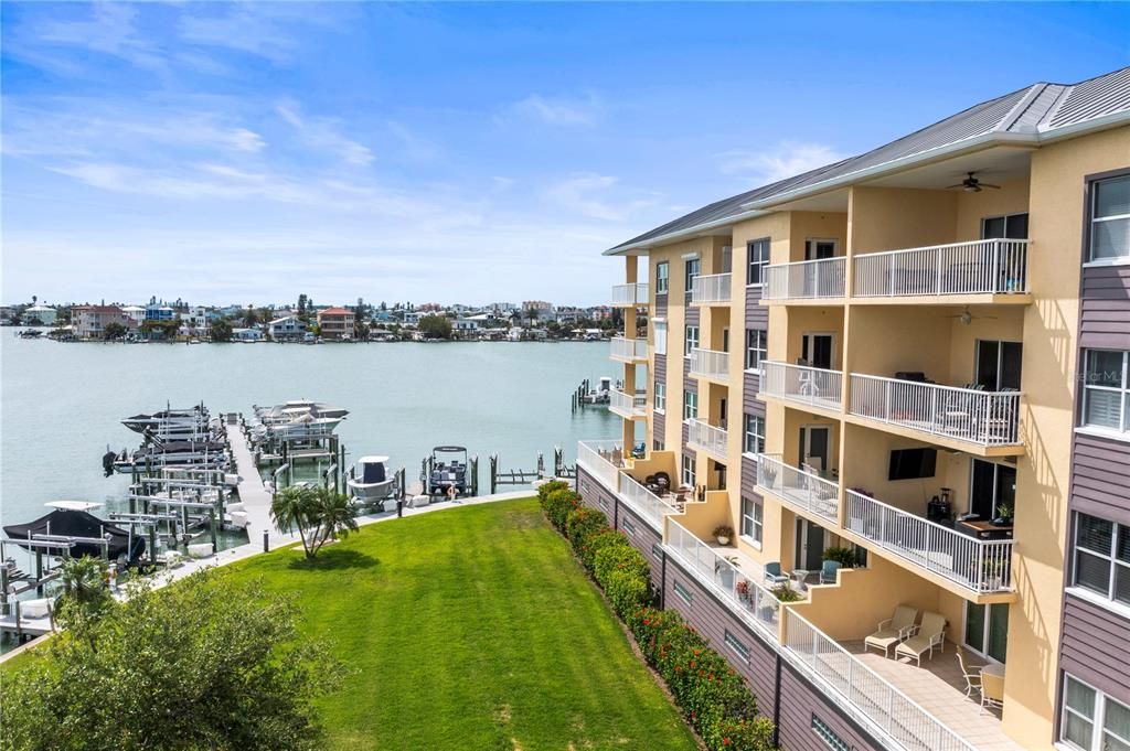 For Sale: $825,000 (2 beds, 2 baths, 1505 Square Feet)
