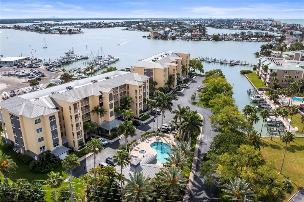 For Sale: $825,000 (2 beds, 2 baths, 1505 Square Feet)