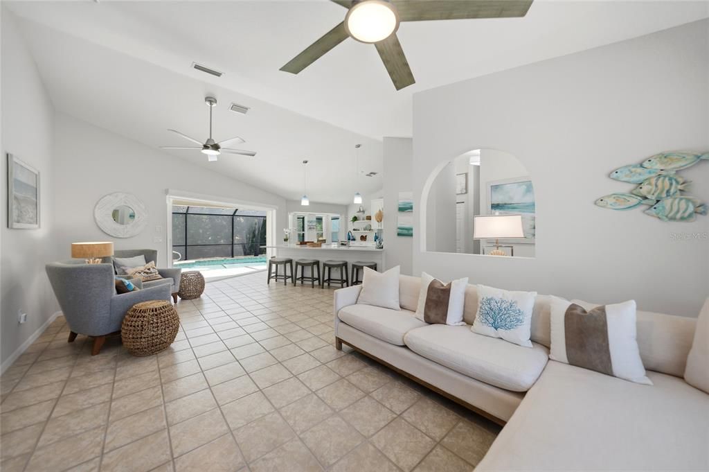 Activo con contrato: $420,000 (3 camas, 2 baños, 1475 Pies cuadrados)