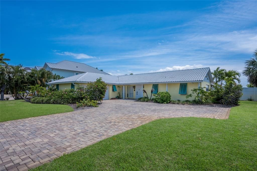 For Sale: $3,350,000 (3 beds, 3 baths, 1910 Square Feet)
