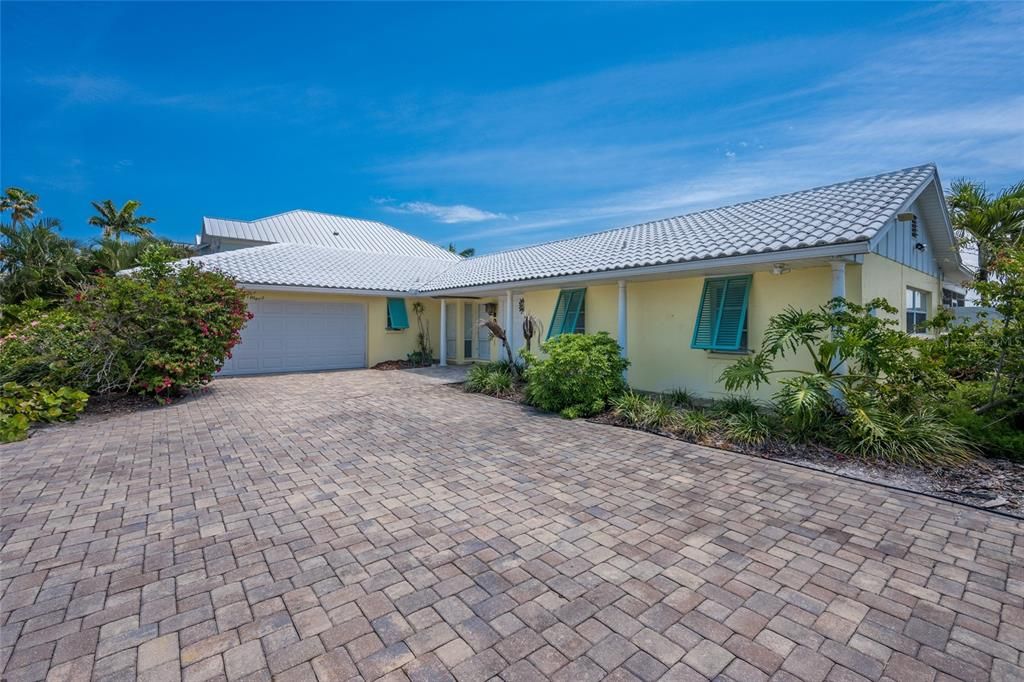 For Sale: $3,350,000 (3 beds, 3 baths, 1910 Square Feet)