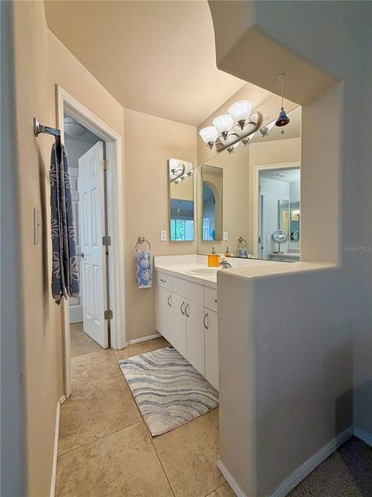 Active With Contract: $246,900 (2 beds, 1 baths, 1190 Square Feet)