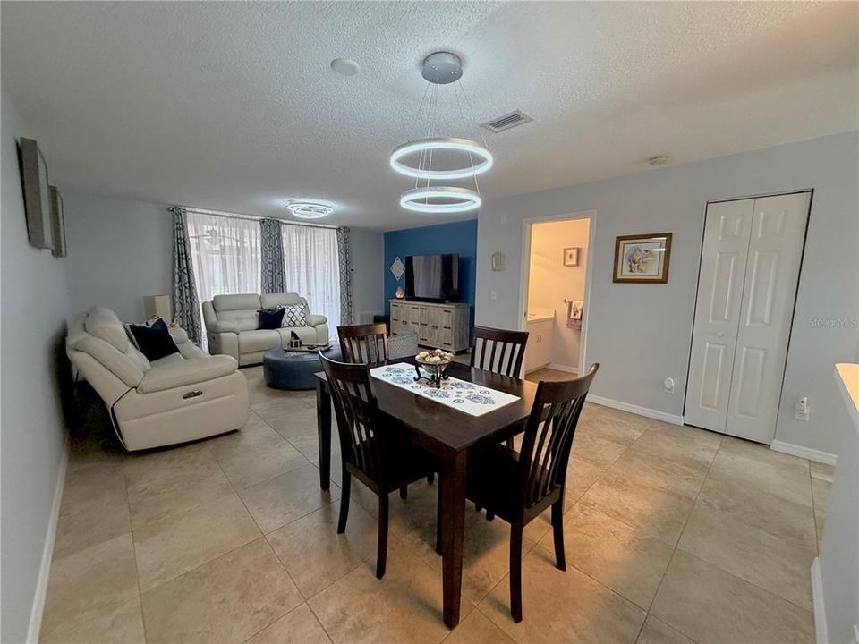 Active With Contract: $246,900 (2 beds, 1 baths, 1190 Square Feet)