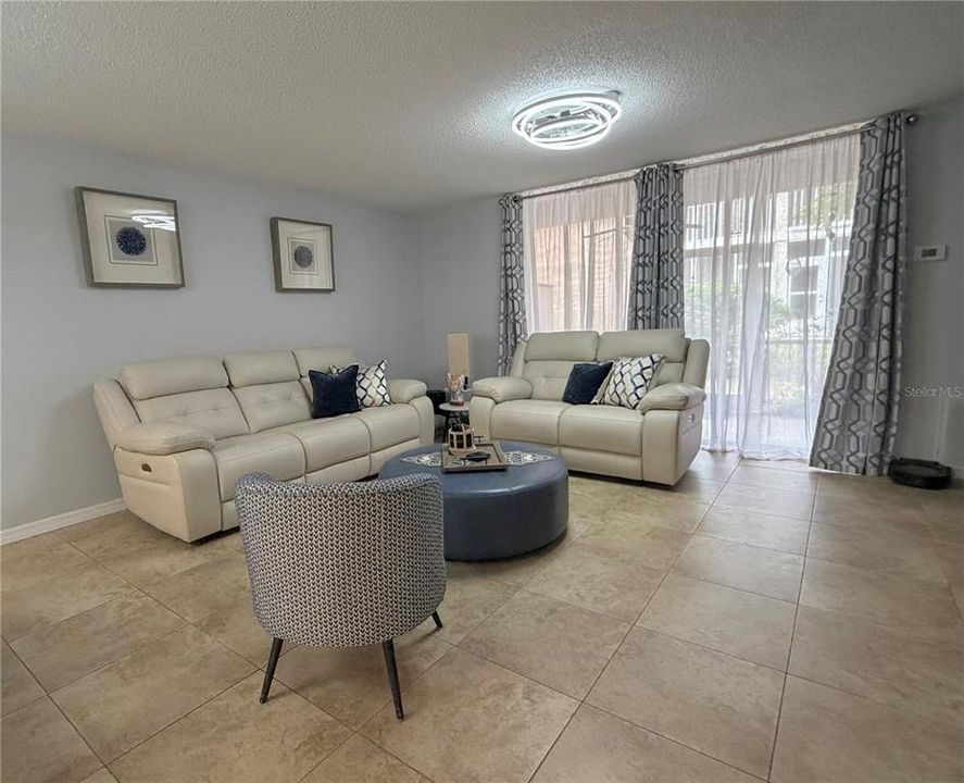 Active With Contract: $246,900 (2 beds, 1 baths, 1190 Square Feet)