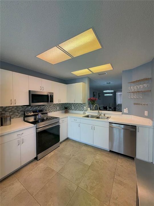 Active With Contract: $246,900 (2 beds, 1 baths, 1190 Square Feet)
