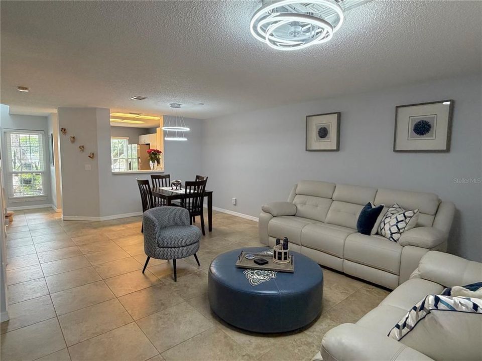 Active With Contract: $246,900 (2 beds, 1 baths, 1190 Square Feet)